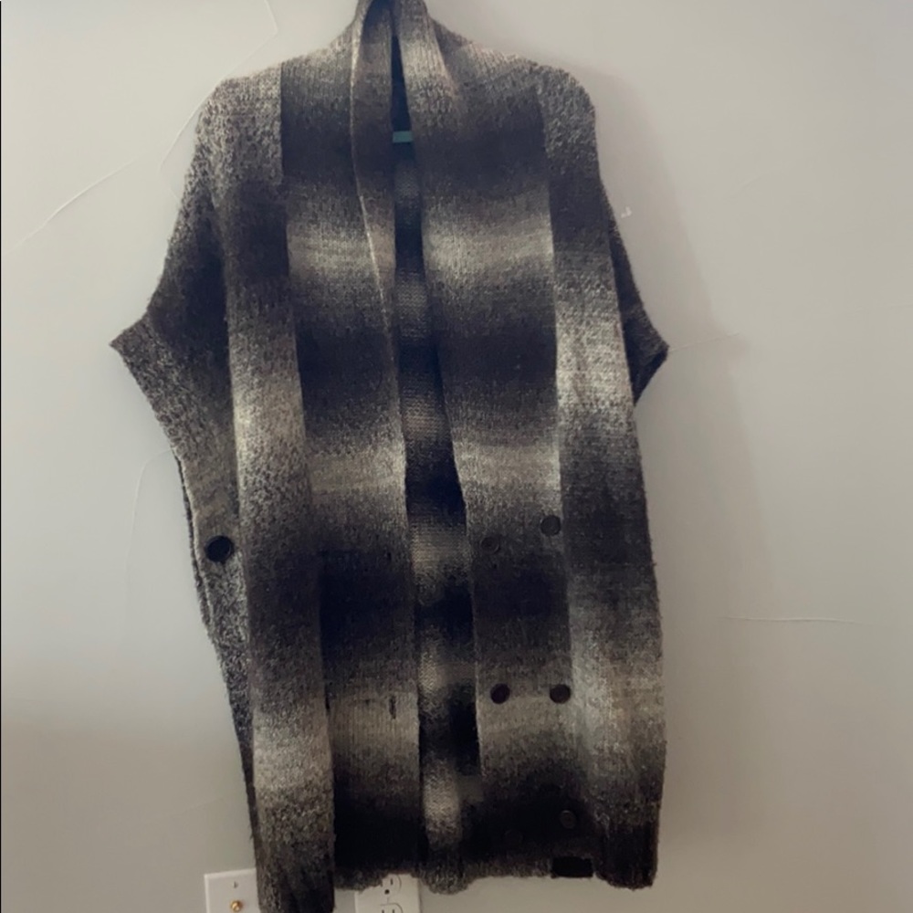 BCBG MAXAZRIA SWEATER